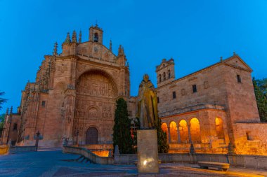 İspanya, Salamanca 'daki San Esteban Manastırı' nın gün batımı manzarası