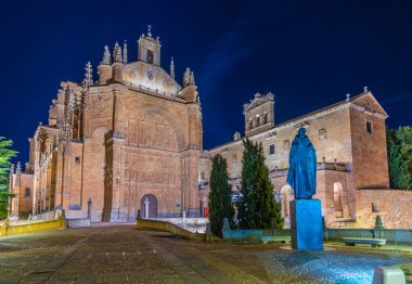 İspanya, Salamanca 'daki San Esteban Manastırı' nın gün batımı manzarası