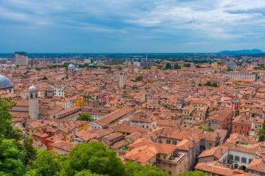 İtalyan şehri Brescia 'nın havadan görünüşü