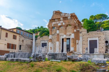 İtalya 'nın Brescia kentindeki Tempio Capitolino kalıntıları