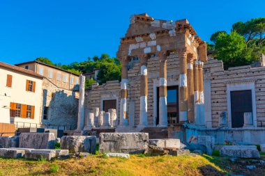 İtalya 'nın Brescia kentindeki Tempio Capitolino kalıntıları