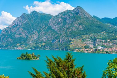 İtalya 'daki Monte Isola' dan Iseo Gölü manzarası