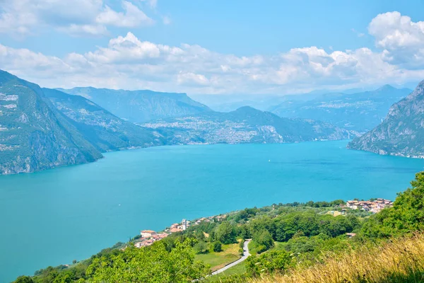 Vista Aérea Lago Iseo Aldeia Siviano Monte Isola Itália — Fotografia de Stock