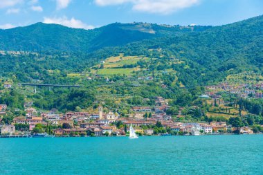 Sulzano İtalya 'da Monte Isola' dan izledi