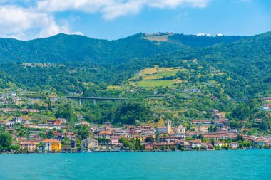 Sulzano İtalya 'da Monte Isola' dan izledi
