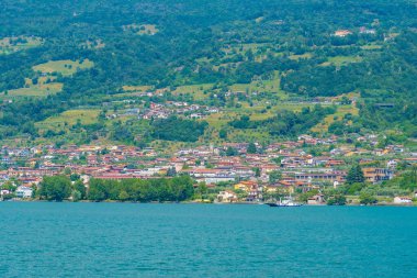 Sulzano İtalya 'da Monte Isola' dan izledi