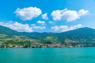 Sulzano İtalya 'da Monte Isola' dan izledi