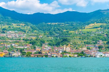Sulzano İtalya 'da Monte Isola' dan izledi