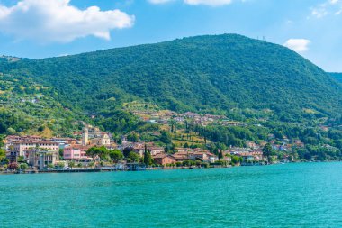 Sulzano İtalya 'da Monte Isola' dan izledi