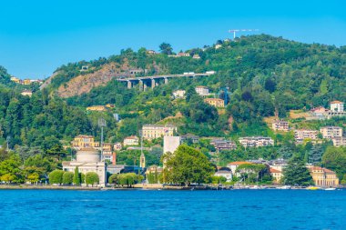 Tempio Voltiano İtalya 'da Como Gölü kıyısında.