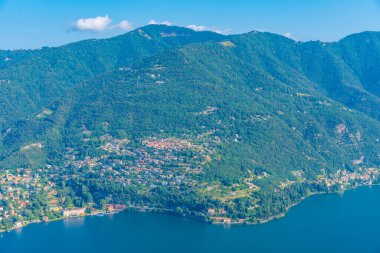 Rovenna köyü ve İtalya 'daki Como Gölü' nün havadan görünüşü