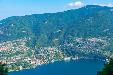 İtalya 'daki Como Gölü yakınlarındaki Cernobbio ve Tavernola kasabalarının hava manzarası.
