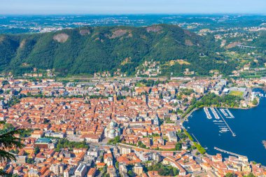 İtalya 'nın Como kentinin havadan görüntüsü