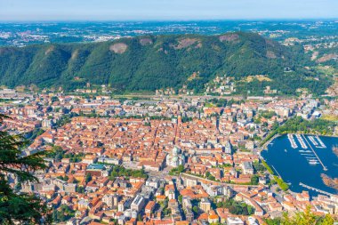 İtalya 'nın Como kentinin havadan görüntüsü