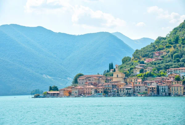 Talya Daki Iseo Gölü Ndeki Monte Isola Adasındaki Peschiera Maraglio — Stok fotoğraf