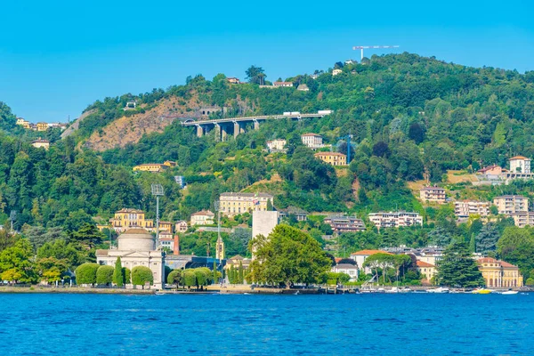 イタリアのコモ湖の岸にあるTempio Voltiano — ストック写真