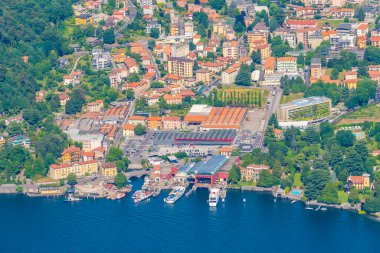 Tavernola köyü ve İtalya 'daki Como Gölü' nün havadan görünüşü
