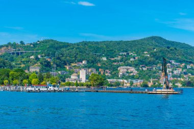 İtalya 'daki Como Limanı' nda Hayat Elektrikli Heykel