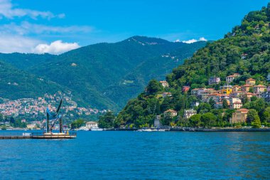 İtalya 'daki Como Limanı' nda Hayat Elektrikli Heykel