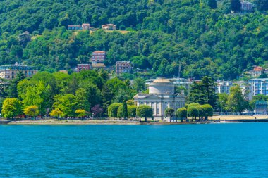 Tempio Voltiano İtalya 'da Como Gölü kıyısında.