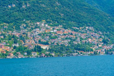 Moltrasio köyü ve İtalya 'daki Como Gölü