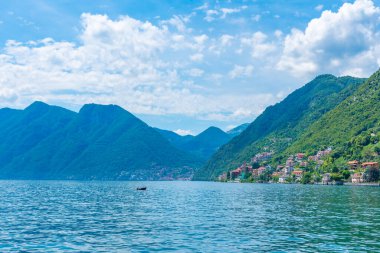 Como Gölü İtalya 'da bir feribottan izlendi.