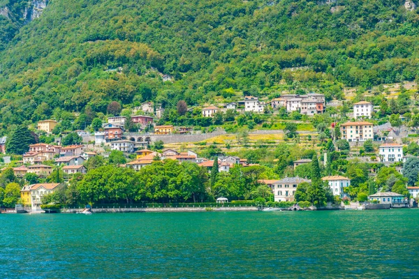 イタリアのコモ湖のヴィラ オレランダの眺め — ストック写真