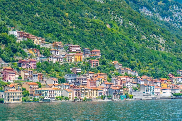 イタリアのコロンノ村とコモ湖 — ストック写真