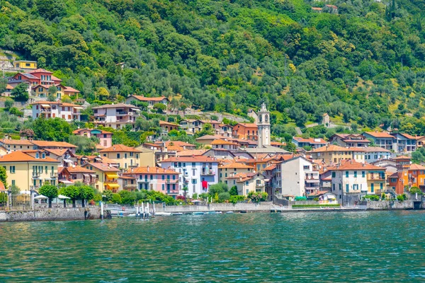 イタリアのサラ コマチーナ村とコモ湖 — ストック写真