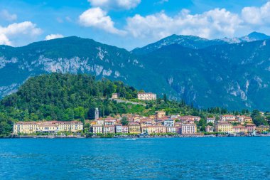 Bellagio kasabası ve İtalya 'daki Como Gölü