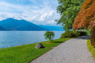 Como Gölü İtalya Bellagio 'daki Villa Melzi' deki Botanik Bahçesinden izlendi