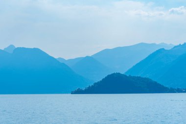 Como Gölü İtalya Bellagio 'daki Villa Melzi' deki Botanik Bahçesinden izlendi