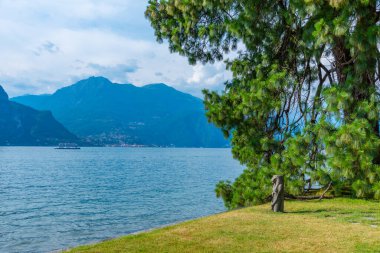 Como Gölü İtalya Bellagio 'daki Villa Melzi' deki Botanik Bahçesinden izlendi