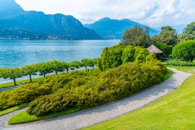 Como Gölü İtalya Bellagio 'daki Villa Melzi' deki Botanik Bahçesinden izlendi