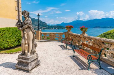 İtalya, Como Gölü 'nde Villa del Balbianello verandası.