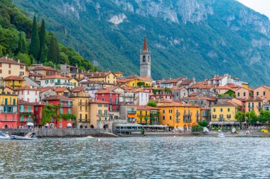 Varenna şehri İtalya 'daki Como Gölü' nde yer almaktadır.