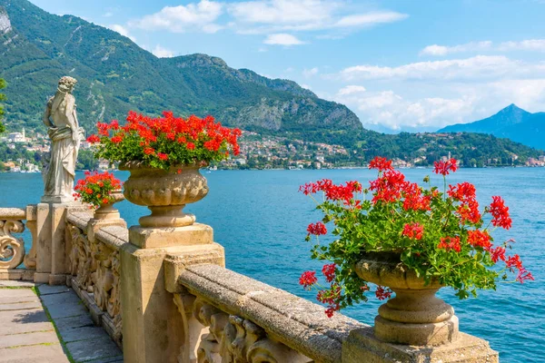 Tremezzo Visto Atrás Das Flores Itália — Fotografia de Stock