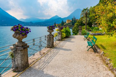 Villa Cipressi İtalya 'da Varenna' daki villa manastırından izlendi