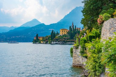 Villa Cipressi İtalya 'da Varenna' daki villa manastırından izlendi
