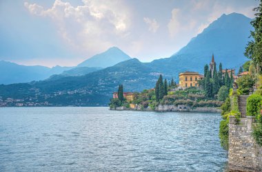 Villa Cipressi İtalya 'da Varenna' daki villa manastırından izlendi