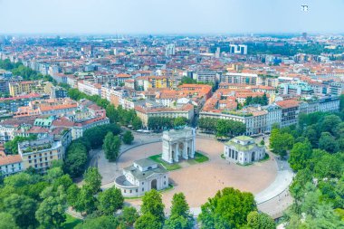 İtalyan şehri Milano 'daki Arco della Pace' in hava manzarası
