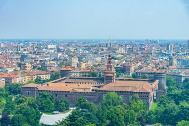 İtalya, Milano 'daki Torre Branca' dan Castello Sforzesco 'nun hava manzarası