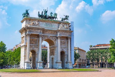 İtalyan şehri Milano 'da Arco della Pace