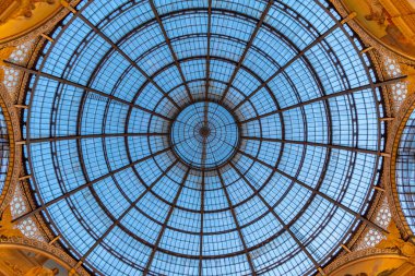 İtalya, Milano 'daki Galleria Vittorio Emanuele II' de Cupola.