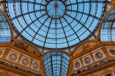 İtalya, Milano 'daki Galleria Vittorio Emanuele II' de Cupola.
