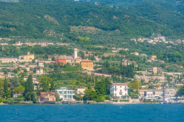 İtalya 'da Gargnano yakınlarında Lago di Garda kıyısında yer alan köyler