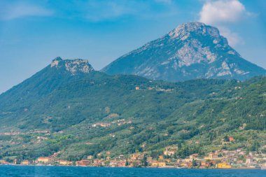 İtalya 'daki Gargnano' da Lakeside gezinti güvertesi