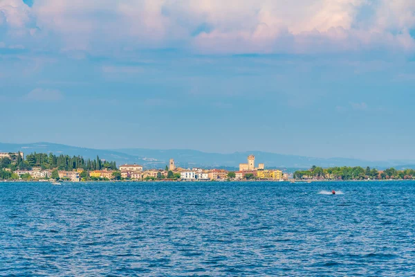 Sirmione Town Lago Garda Sett Utifrån Desenzano Del Garda Italien — Stockfoto