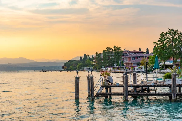 Badanläggningar Vid Sirmione Stad Vid Lago Garda Sjö Italien — Stockfoto