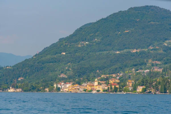 Promenada Nad Jeziorem Riwierze Gardone Włoszech — Zdjęcie stockowe